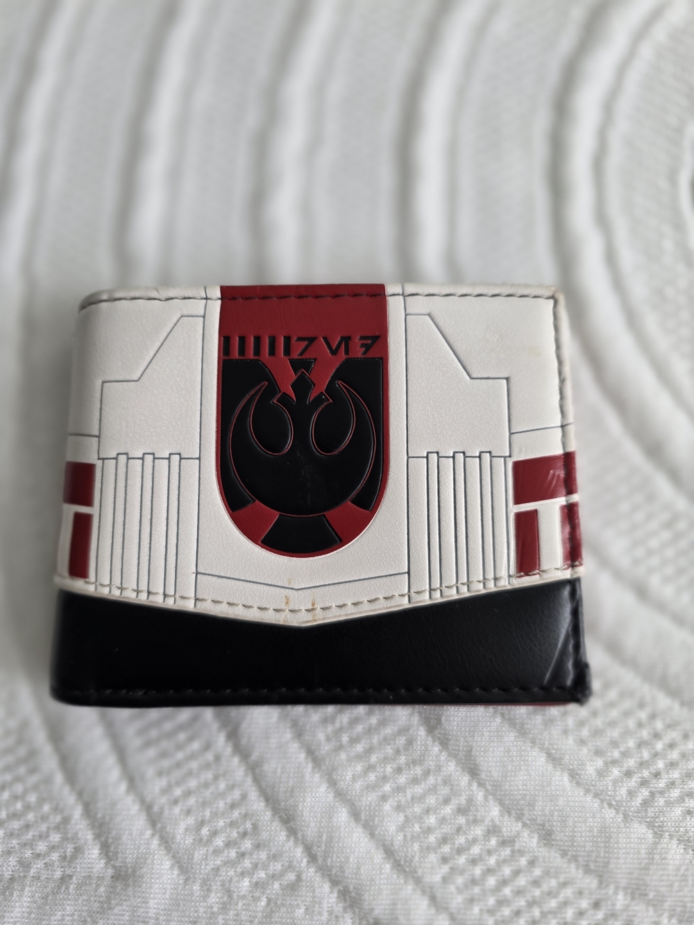 Star Wars White, Black & Red Rebel Emblem Bi-Fold Wallet